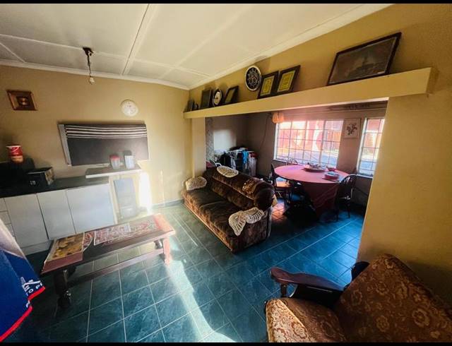 5 BEDROOM HOUSE FOR SALE IN GERMISTON SOUTH